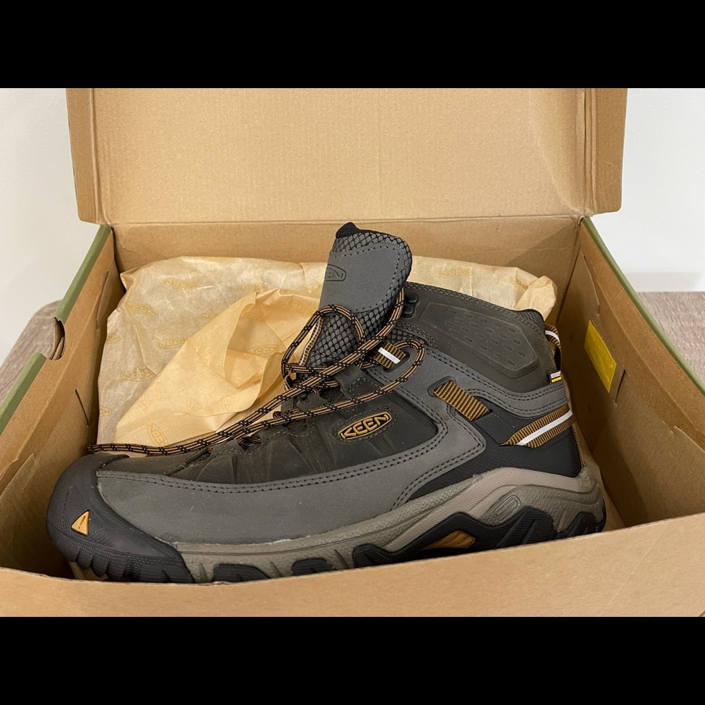 Brand new in box!! Keen Targhee III Mid WP Wide